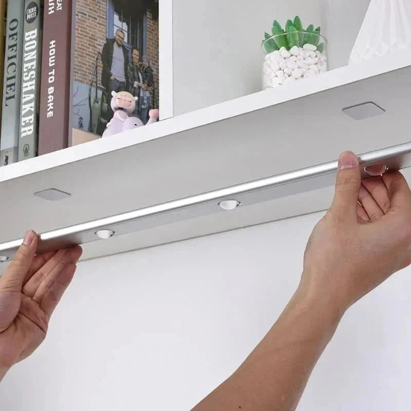 Luminária LED com Sensor Magnético